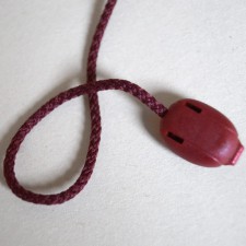 Bild 1 Kordelenden Weinrot