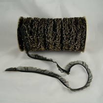 Bild 1 Rüschenband Schwarz mit Goldrand elastisch dehnbar 18 mm breit