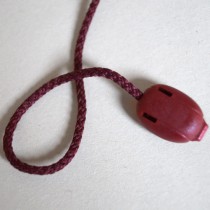 Bild 1 Kordelenden Weinrot