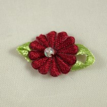 Bild 1 Satinrosen Stoffblumen Aufnäher  25 mm Weinrot/ Grün