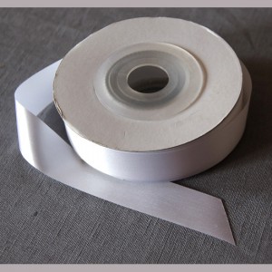 Bild 1 Satinband Weiss 20 mm breit 