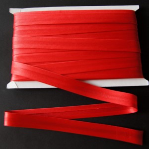 Bild 1 Schrägband Satin Rot gefälzt 15 mm breit